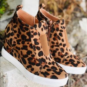 Wedge heel sneakers